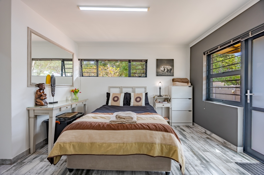 6 Bedroom Property for Sale in Flamingo Vlei Western Cape